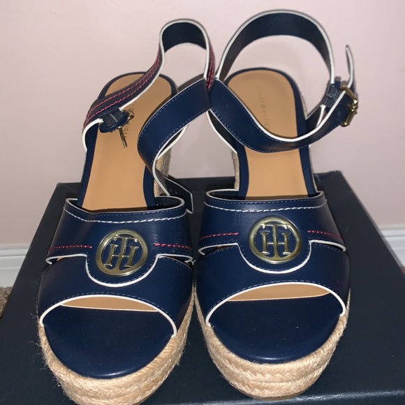 Tommy Hilfiger Women’s Size 10 wedges - Picture 2 of 3
